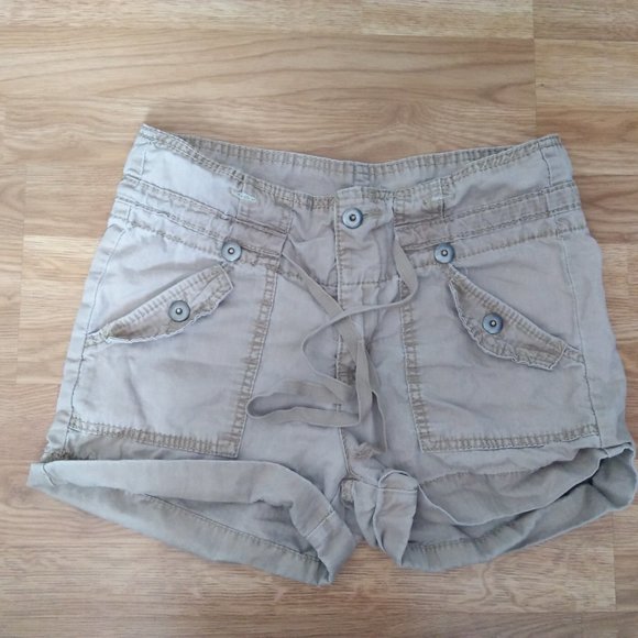 Levi's Pants - Levi's jeans genuinely crafted women's short